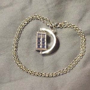 Dr Who TARDIS Necklace